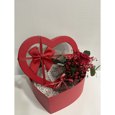 Rosa preservada serie ETERNAL en caja de corazón